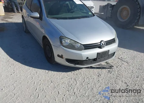 2013 Volkswagen Golf 2.5L 2-Door z USA, uszkodzony, nr VIN WVWAB7AJ3DW042468